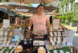 Feria De Emprende para Mamá: Regalos únicos en un encantador paseo de Providencia