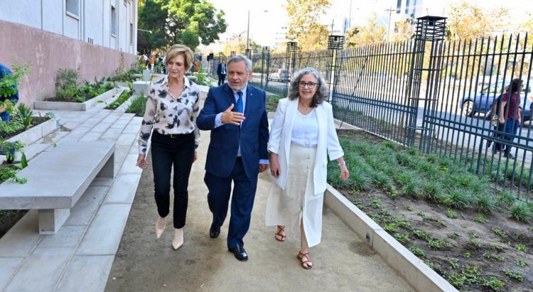 Facultad de Derecho de la Universidad de Chile inaugura jardines sustentables