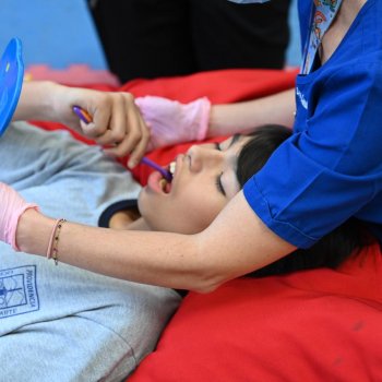 Sonrisa Inclusiva: Profesionales de la U. de Nueva York atienden a 100 niños TEA de Providencia