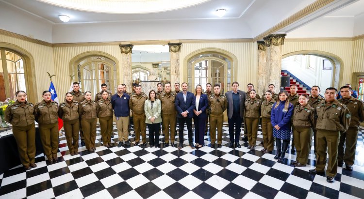 Autoridades dan la bienvenida a nuevo contingente de Carabineros que llega a Providencia