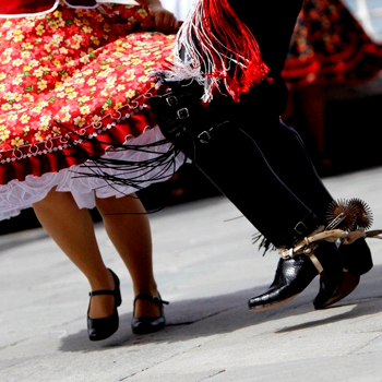¿Quieres aprender a bailar cueca? Te invitamos a un curso gratuito en el Parque Inés de Suárez