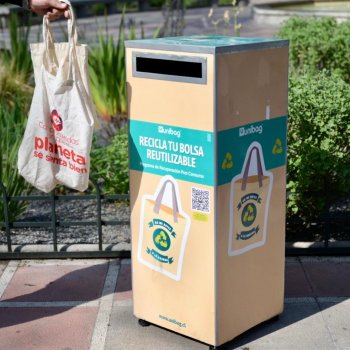 Inauguramos el segundo contenedor que recicla bolsas reutilizables
