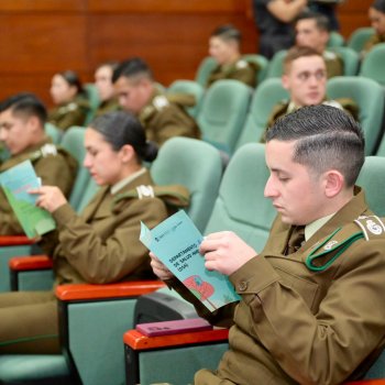 Aspirantes a Carabineros fueron capacitados en materia de Tenencia Responsable