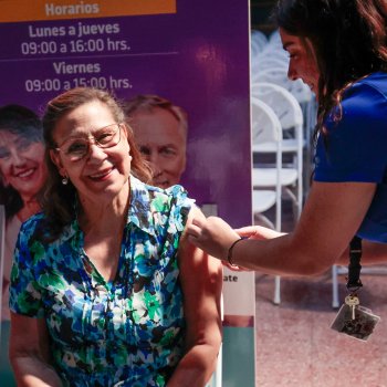 Vacúnate contra la influenza: Revisa el calendario para vecinos mayores en Providencia