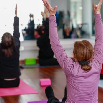 Respira, conecta y celebra el Día del Yoga en Providencia