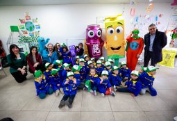 Con “aplastatón” de envases: autoridades dan el vamos nacional al programa “Interescolar del Reciclaje”