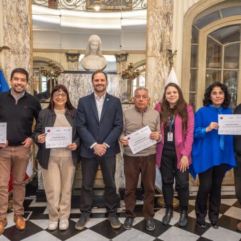 Providencia reconoce a suplementeros tras finalizar programa de capacitación turística